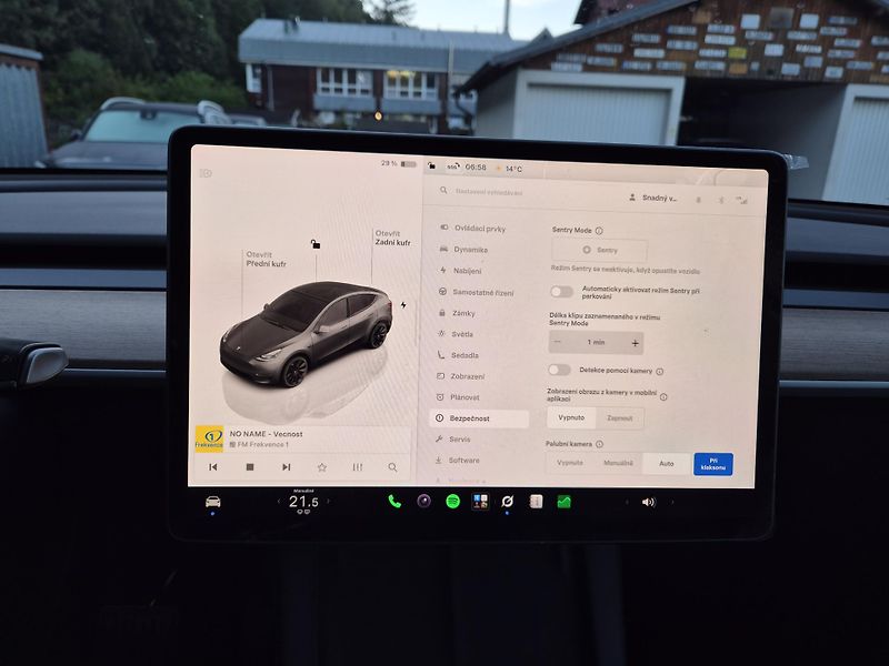Tesla Model Y RWD 235kw 95,3 % - fotka 25 z 49