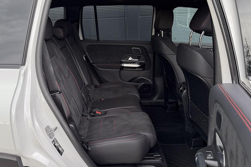 Mercedes-Benz GLB (2024) GLB 200d 4Matic AMG Line - fotka 23 z 63