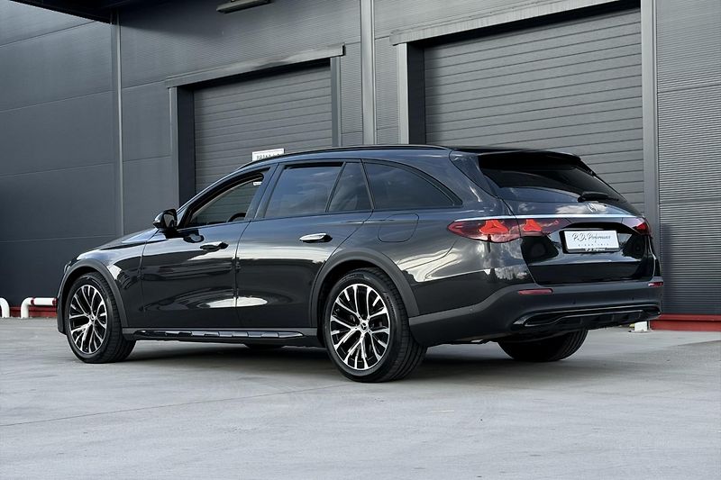 Mercedes-Benz Třídy E (2025) E 300de 4Matic Allterrain - fotka 8 z 89