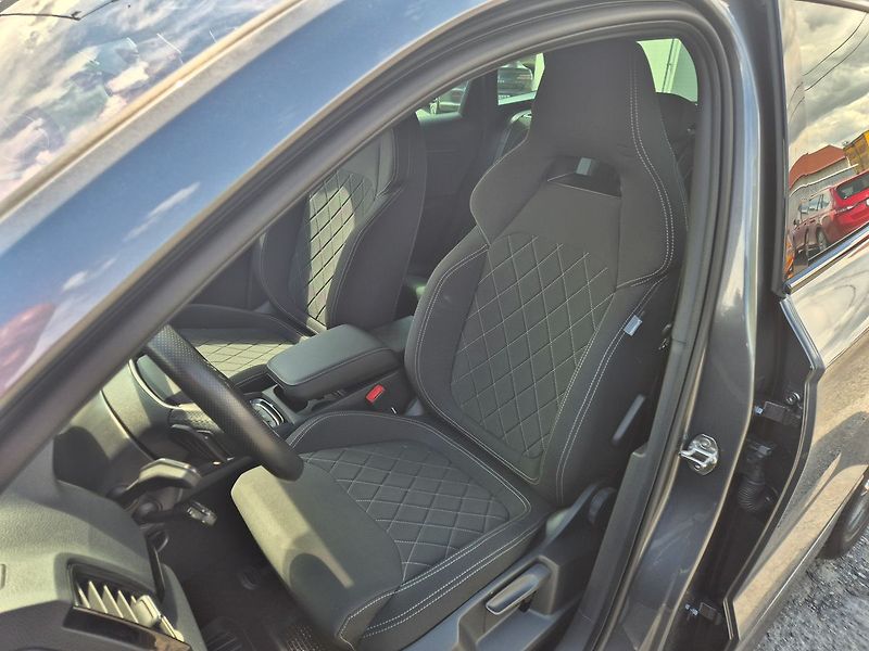 Škoda Karoq SportLine 1,5 TSI DSG, tažné, - fotka 10 z 35
