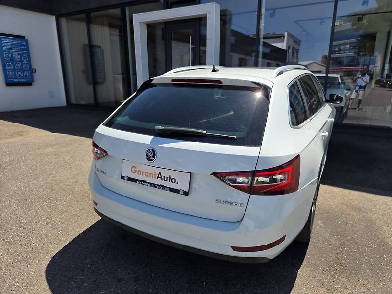 Škoda Superb (2015) 1.4 TSI Style Plus - fotka 3 z 53