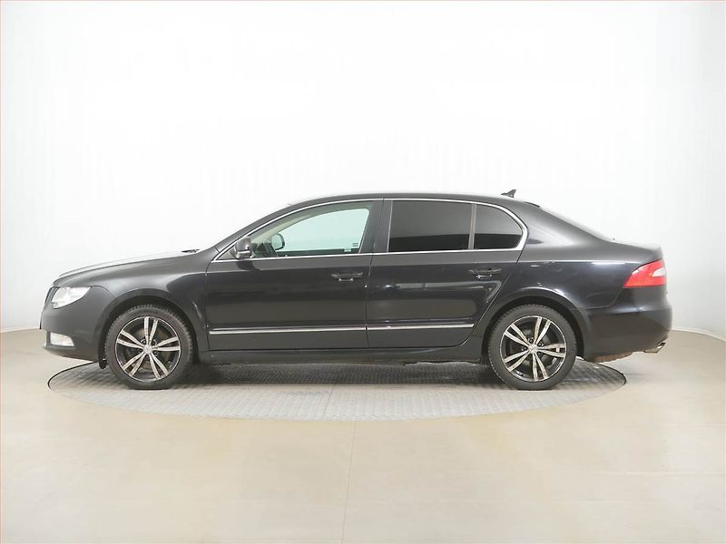 Škoda Superb (2011) 2.0 TDI, Automat, Xenony - fotka 3 z 18
