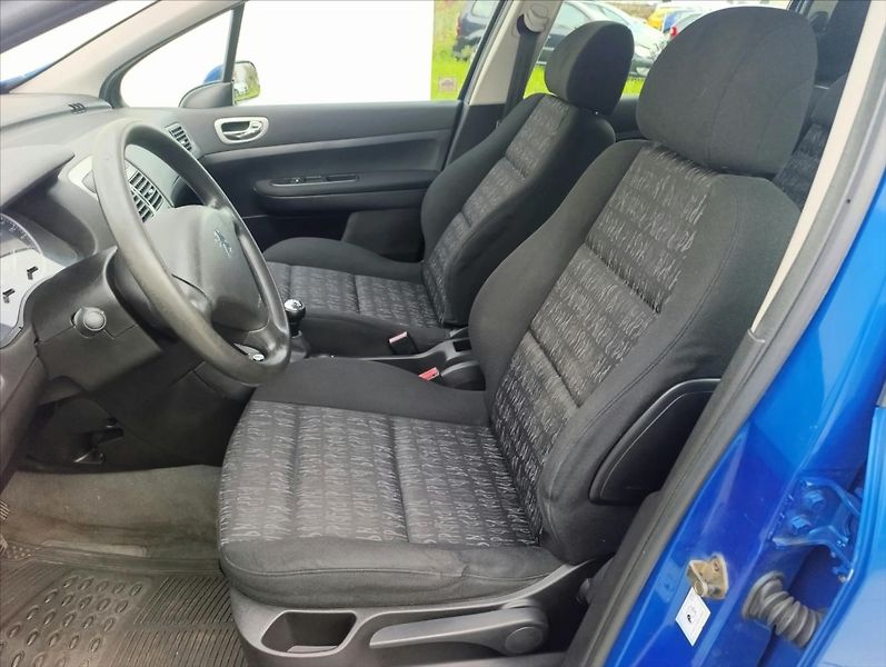 Peugeot 307 1,6 i Aut.klima Tažné zařízení - fotka 14 z 27