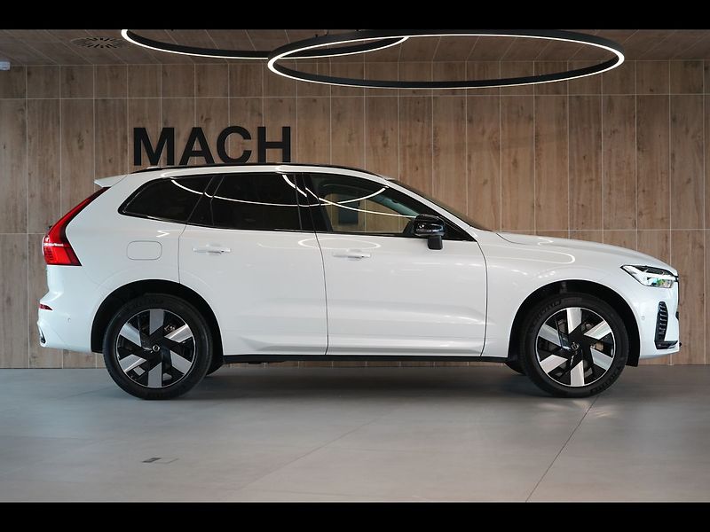Volvo XC60 T8 PLUS Dark, Ventilace, 360° - fotka 6 z 48