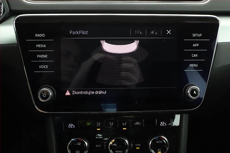 Škoda Superb (2018) 2.0 TDI, Automat, Xenony - fotka 14 z 20