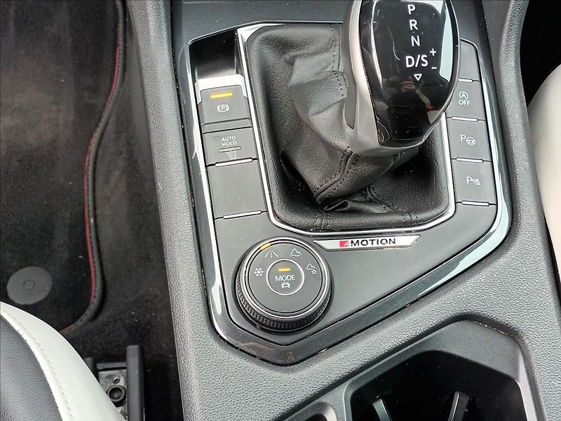 Volkswagen Tiguan 2,0 TDI,147KW,URBAN SPORT,4X4 - fotka 42 z 48