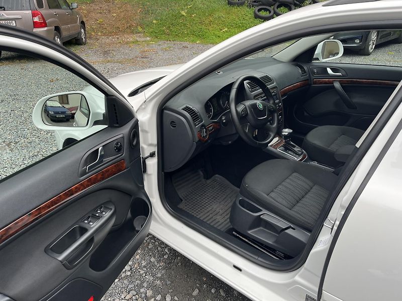 Škoda Octavia (2009) 1,4 TSi 90 Kw DSG ELEGANCE - fotka 9 z 14