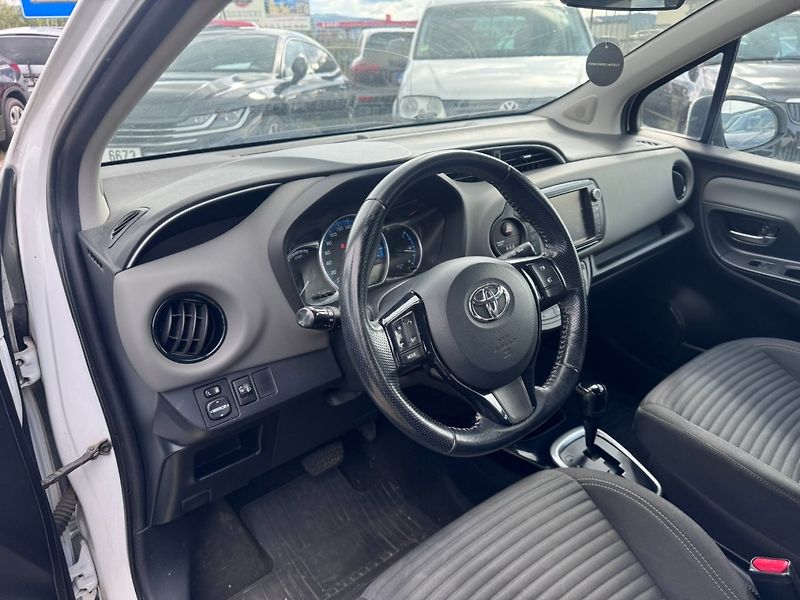 Toyota Yaris (2016) HYBRID 1,5 54 KW STK AUTOMAT - fotka 10 z 36