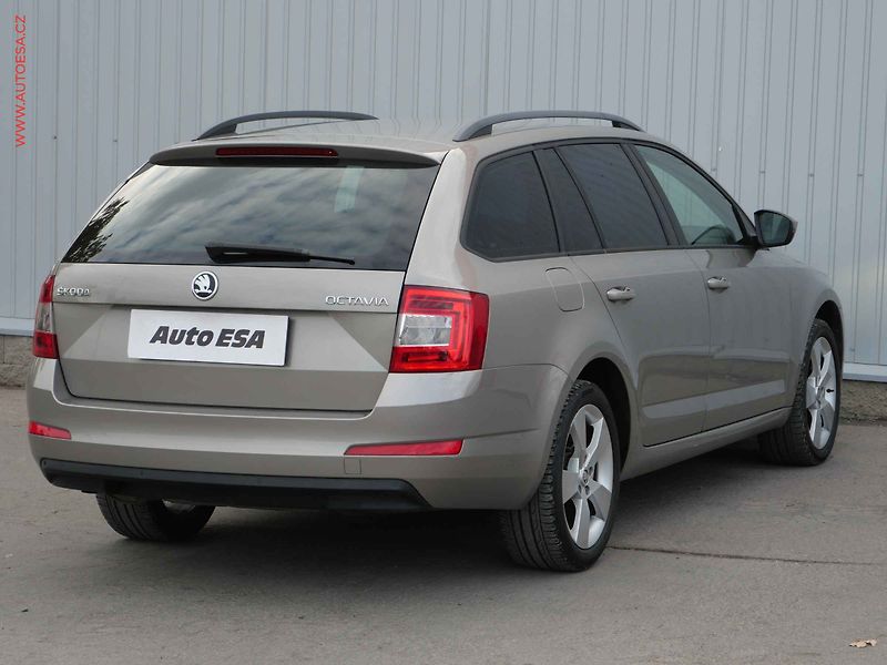 Škoda Octavia (2015) 2.0 TDi, ČR, Elegance - fotka 4 z 19