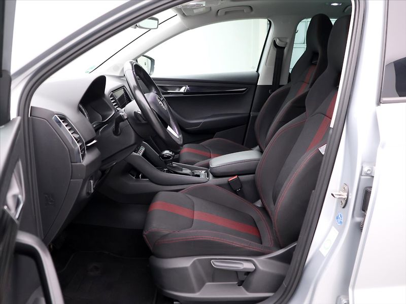 Škoda Karoq 1,6 TDI DSG Style Sport Navi - fotka 12 z 39