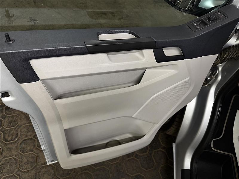 Volkswagen Transporter 2.0TDI 150kW 4MOTION KOMBI 1M - fotka 14 z 39