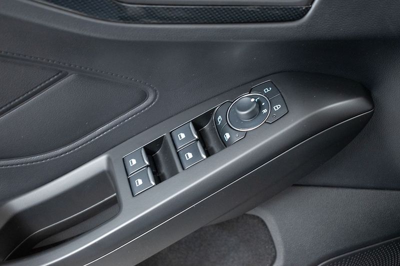 Ford Focus 1.0 EB 92kW ST-LINE*KAMERA*DPH - fotka 15 z 40