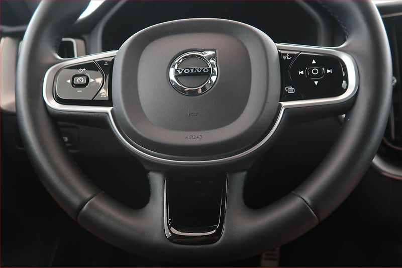 Volvo XC60 (2021) B4 AWD - fotka 16 z 19