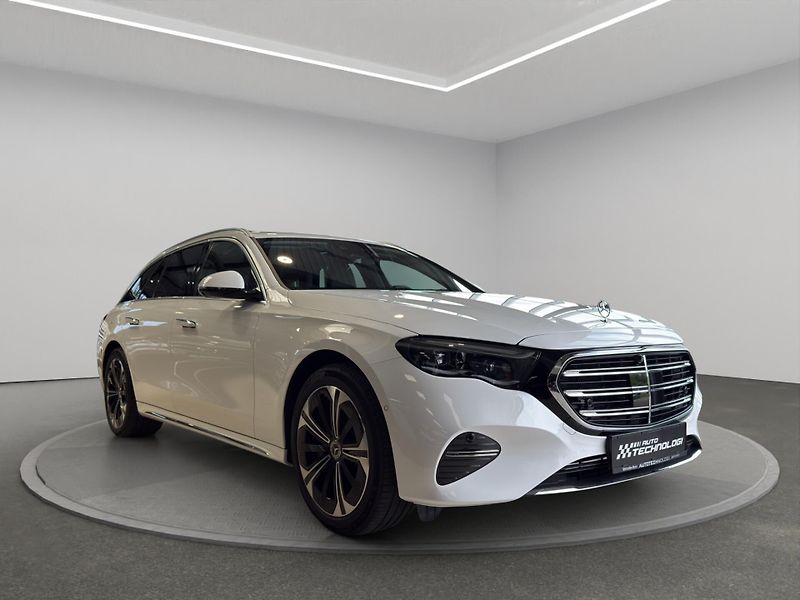 Mercedes-Benz Třídy E (2025) E 300 de 4MATIC kombi - fotka 3 z 22
