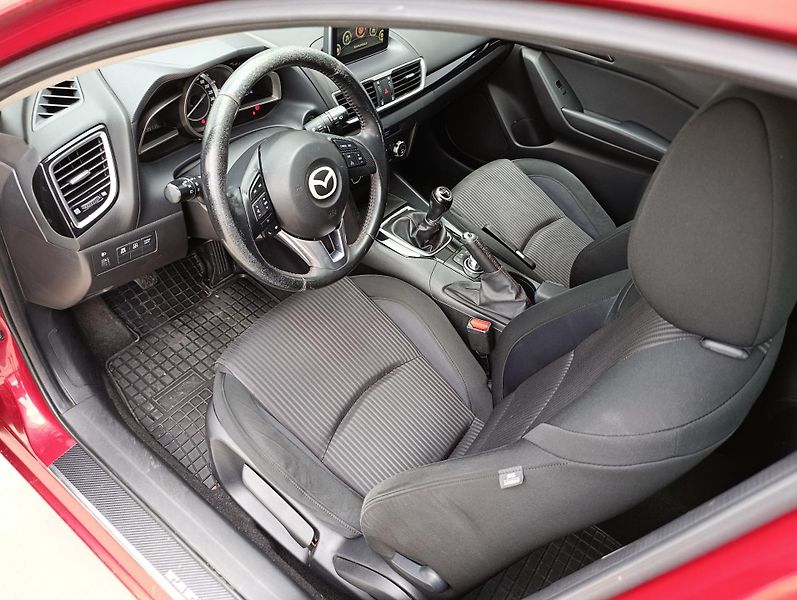 Mazda 3 2.2D 110kW SKYACTIV - fotka 10 z 29