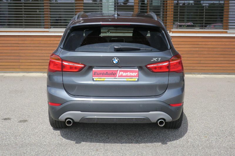BMW X1 (2017) 2.0 xDrive25d SPORT LINE - fotka 4 z 48