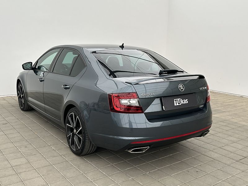 Škoda Octavia 2.0 TSI RS - fotka 3 z 35