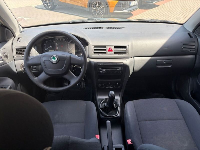 Škoda Octavia 1.6 Tour Twin Power - fotka 12 z 13