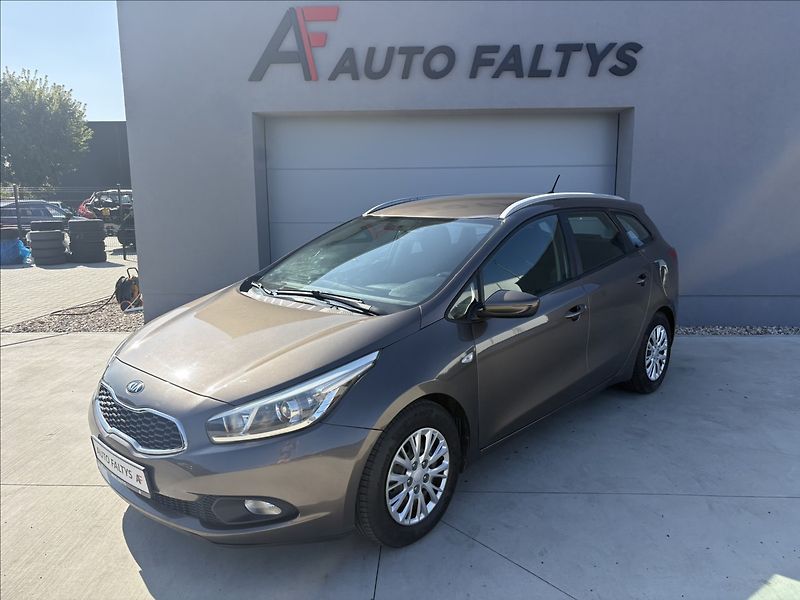 Kia Ceed 1,6 GDi 99 kw ČR 1. maj. servi - fotka 3 z 23