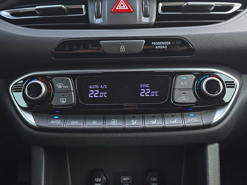Hyundai i30 (2022) Family Smart 1.5 T-GDi 118kW, - fotka 20 z 26