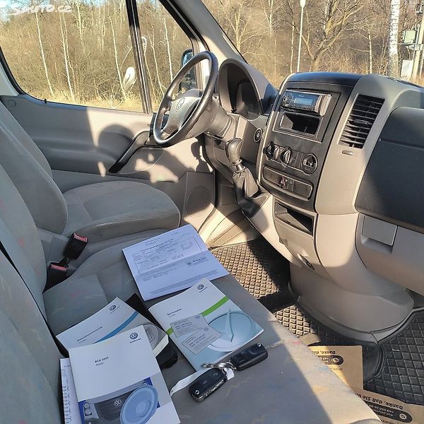 Volkswagen Crafter 7MÍST,KRÁSNÝ,SERVIS,DLOUHÝ3,5M - fotka 8 z 23