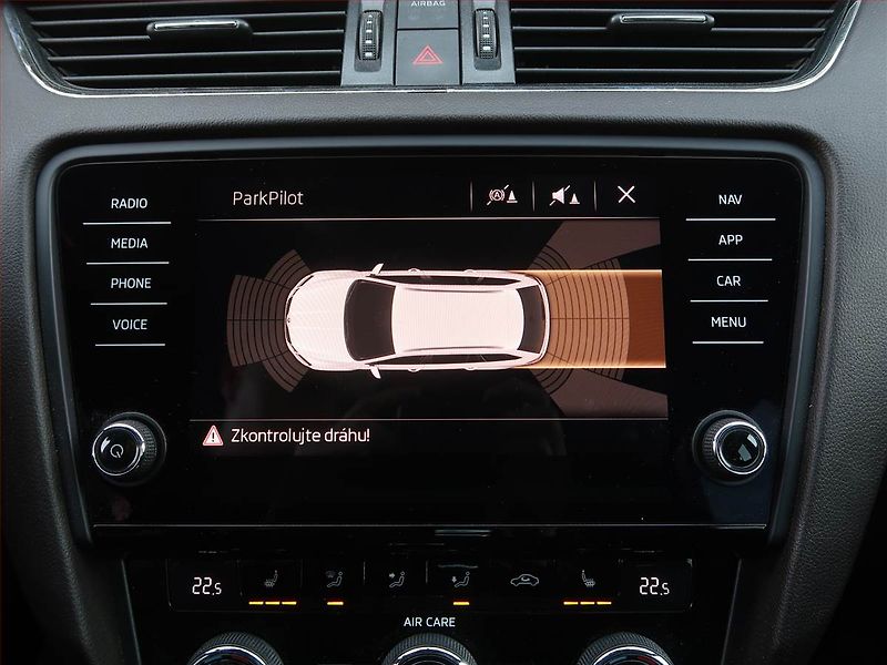 Škoda Octavia (2017) Laurin&Klement 2.0 TDI, 4X4 - fotka 15 z 18