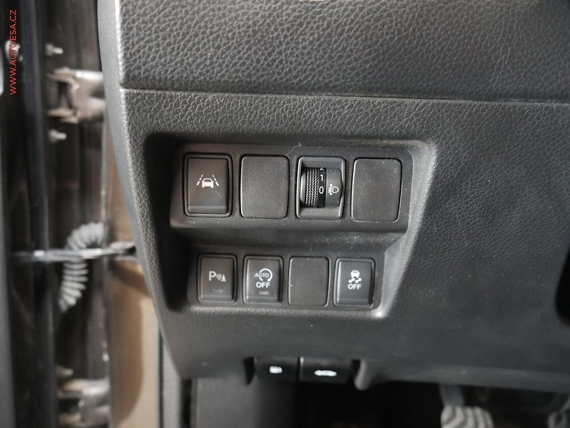 Nissan Qashqai (2016) 1.2DiG-T, AC, temp - fotka 13 z 17