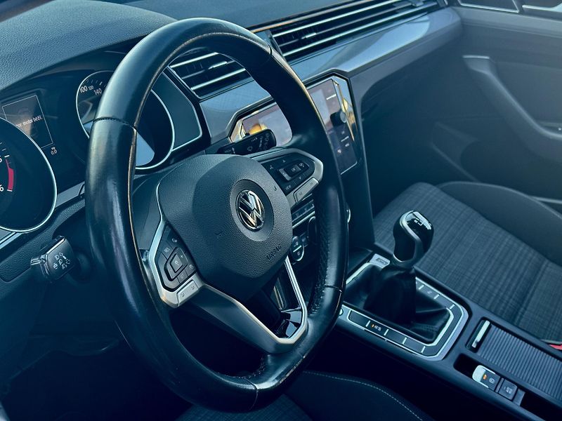 Volkswagen Passat (2020) 2.0TDi MAN Business RZV - fotka 45 z 50