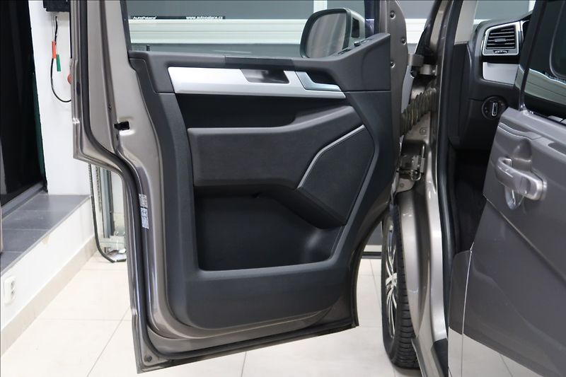 Volkswagen Multivan 2,0 TDI DSG 4MOTION HIGHLINE - fotka 8 z 45