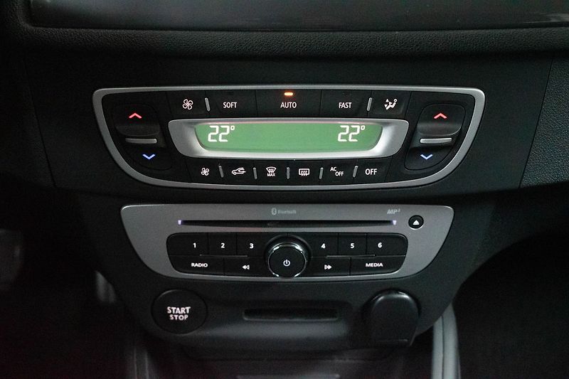 Renault Mégane 1.6dCi LIMITED*2xKOLA*KLIMA*ČR - fotka 21 z 40