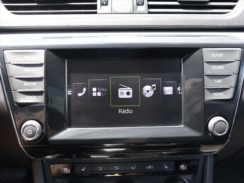 Škoda Superb 2,0 TDI 110kW DSG Xenon CZ - fotka 16 z 28
