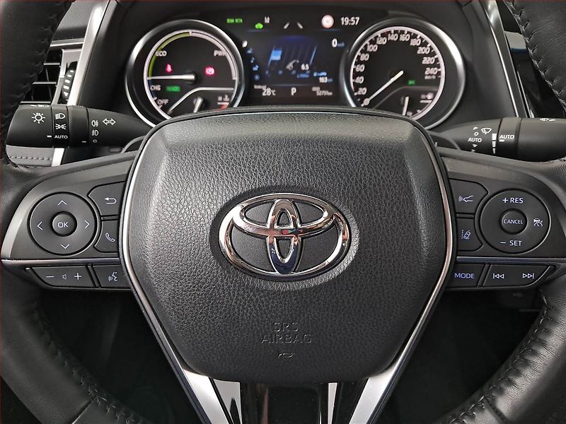 Toyota Camry (2023) Executive 2.5 Hybrid - fotka 18 z 19