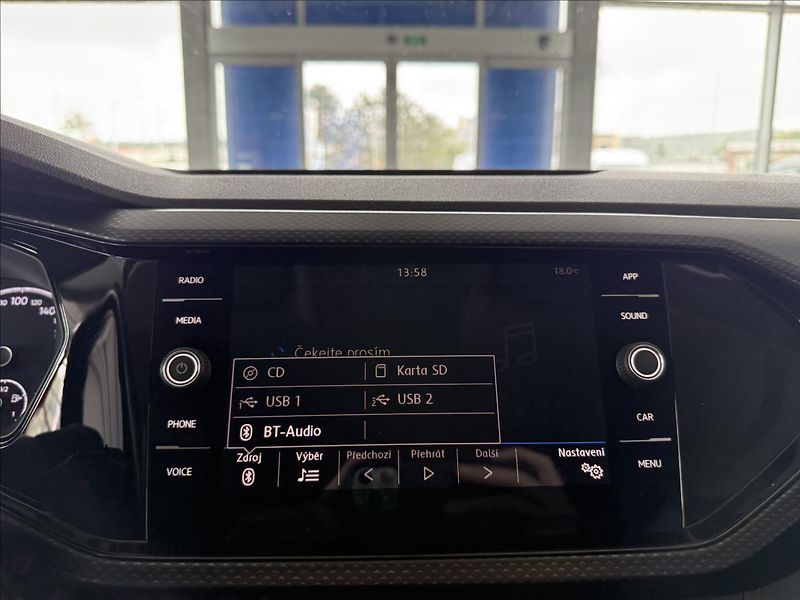 Volkswagen T-Cross 1,0   TSI 70kW,LIFE,SERVISKA - fotka 15 z 23