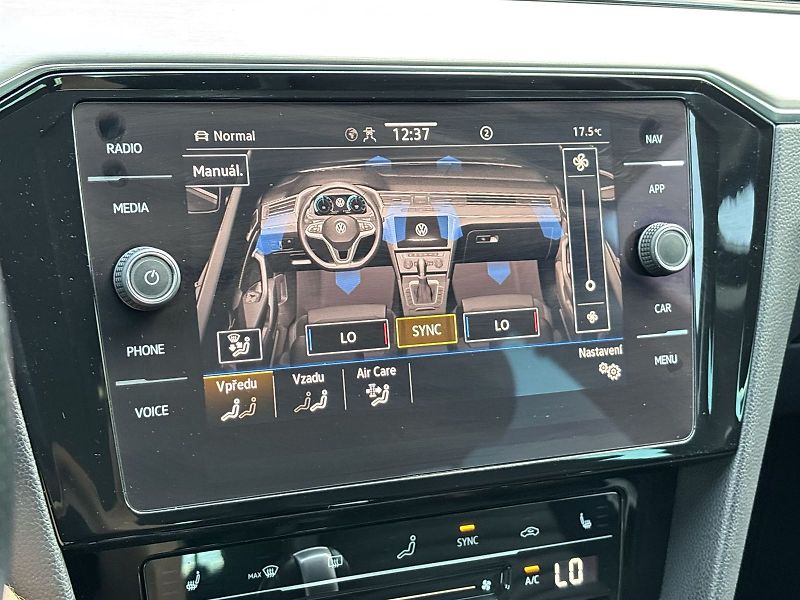 Volkswagen Passat Variant (2021) 2.0 TDI 4Motion DSG Alltrack - fotka 14 z 29