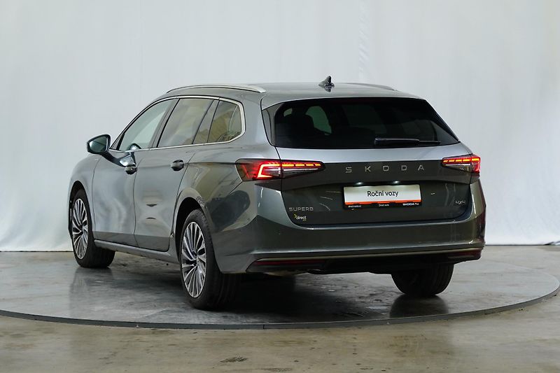 Škoda Superb - fotka 7 z 28