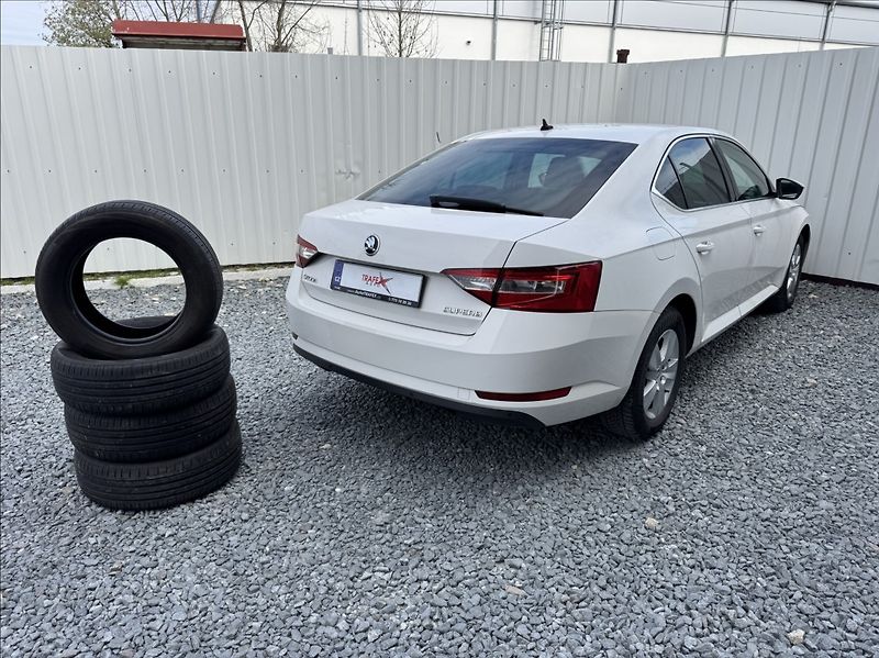Škoda Superb 2,0 TDI 140kW ACC - fotka 48 z 50