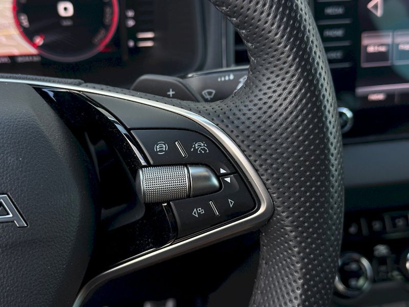 Škoda Karoq (2025) 1.5 TSI 110 kW DSG SportLine - fotka 14 z 26