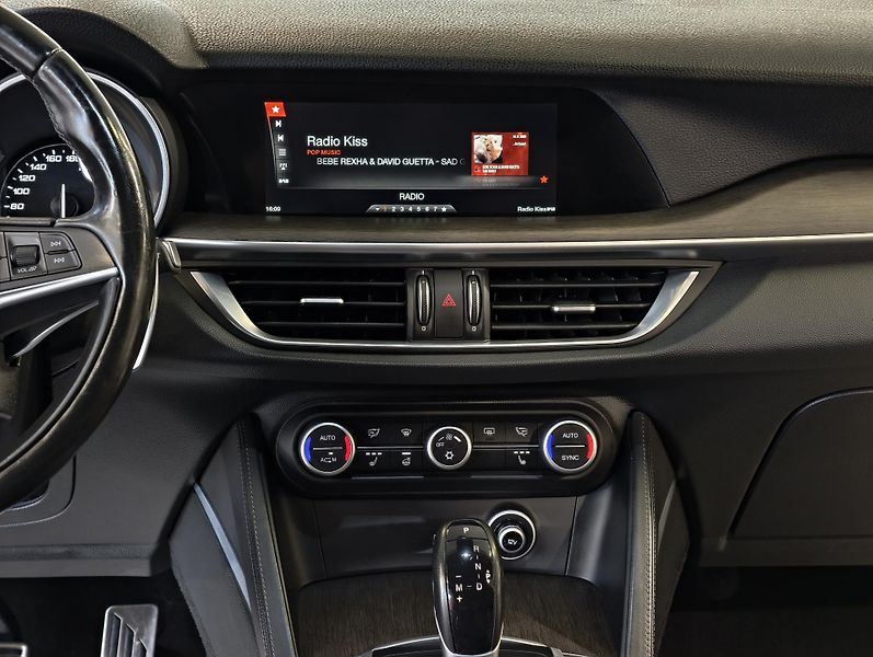 Alfa Romeo Stelvio 2.0 T 206kW Q4 FIRST EDITION - fotka 13 z 24