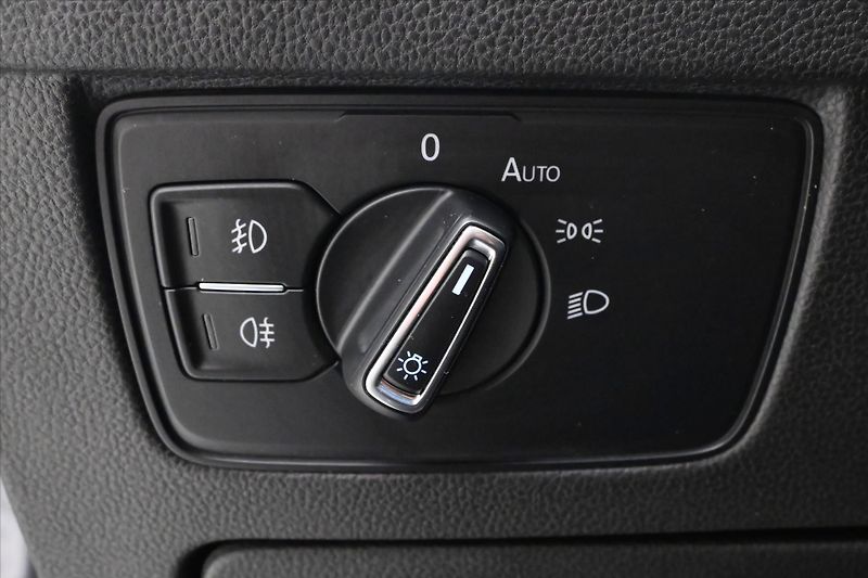 Volkswagen Passat 2,0 TDI 110kW DSG Business Zár - fotka 27 z 32