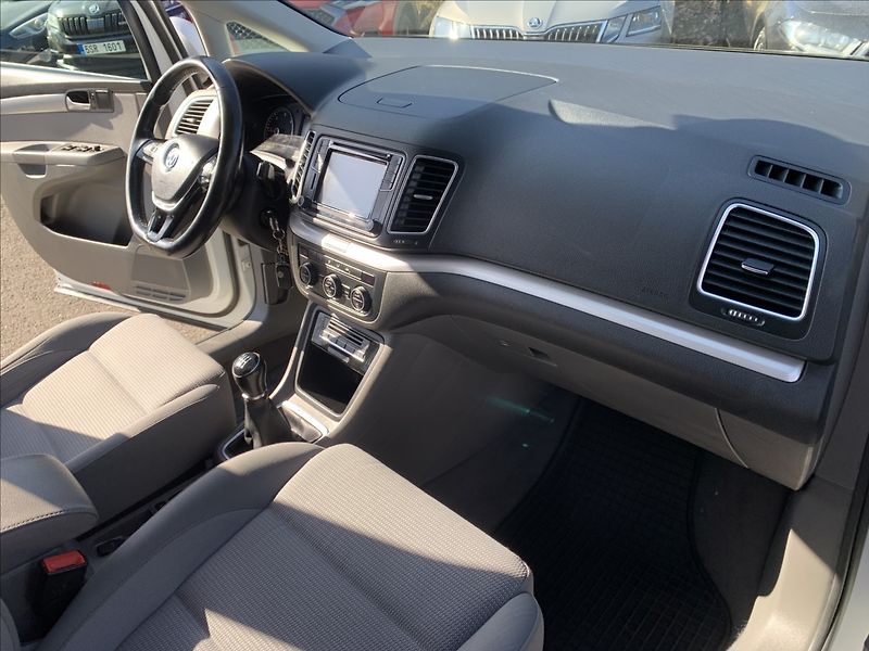 Volkswagen Sharan 2,0 TDI 4x4 7.MÍST,ČR SERVISKA - fotka 14 z 23