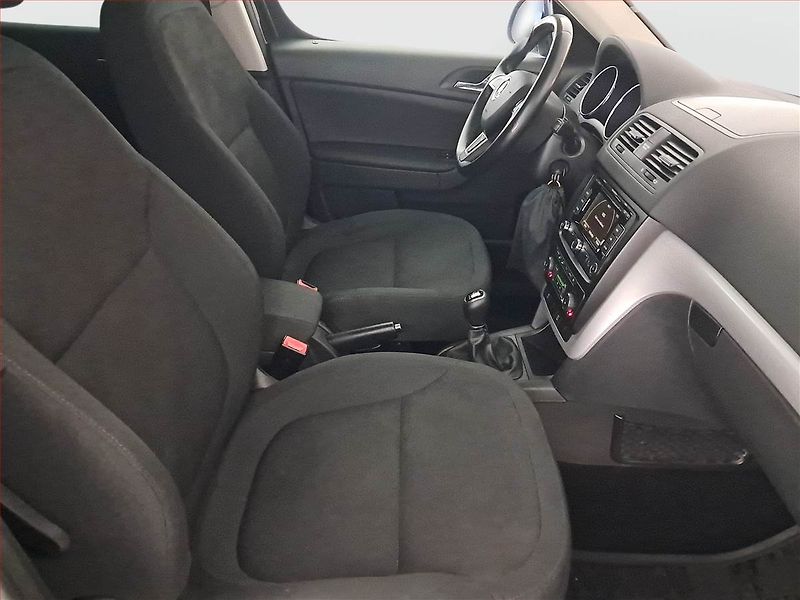 Škoda Yeti (2015) 1.2 TSI, Navi, Tempomat - fotka 9 z 14