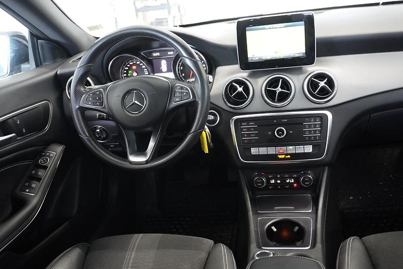 Mercedes-Benz CLA 200 1.6i AUTOMAT, FACELIFT - fotka 15 z 29