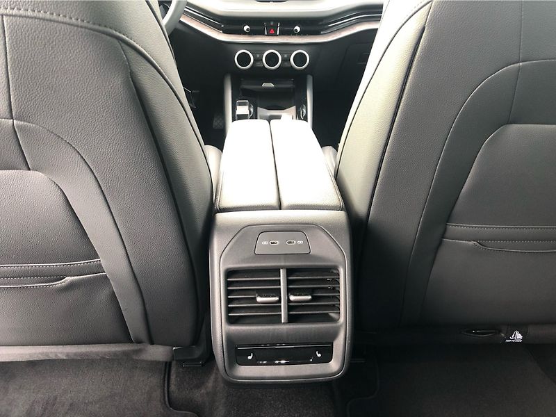 Škoda Superb Combi - fotka 23 z 30
