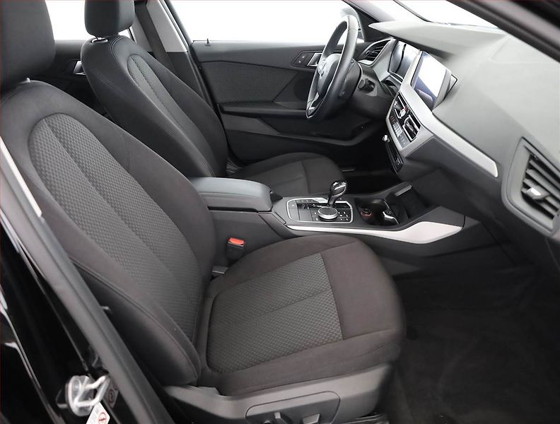 BMW Řada 1 (2020) Advantage 118i, Automat - fotka 7 z 17