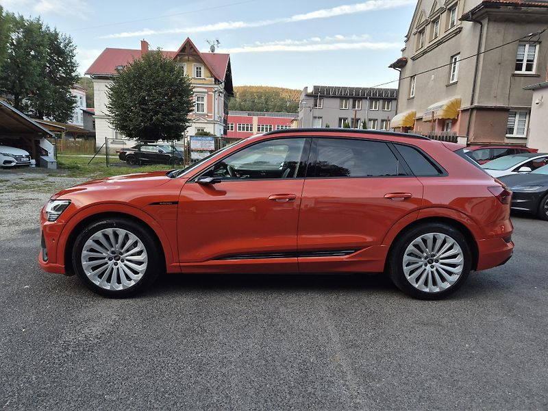 Audi e-tron 55 QUATTRO 300kw SOH 95 % - fotka 6 z 49