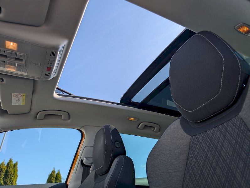 Škoda Karoq (2025) 1,5 TSI / 110 kW Top Selection - fotka 25 z 30