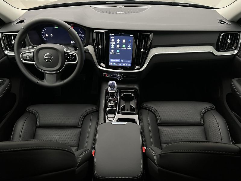 Volvo V60 T8 AWD BRIGHT PLUS AUT CZ  - fotka 2 z 48