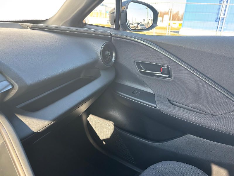 Toyota C-HR 2,0 HEV e-CVT Style - fotka 22 z 27