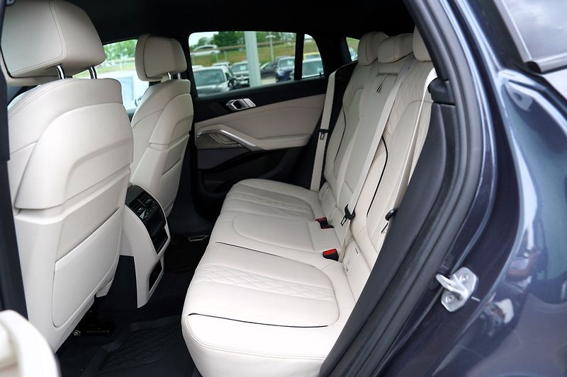 BMW X6 M50i xDrive Lasery, ČR, 530PS - fotka 37 z 48
