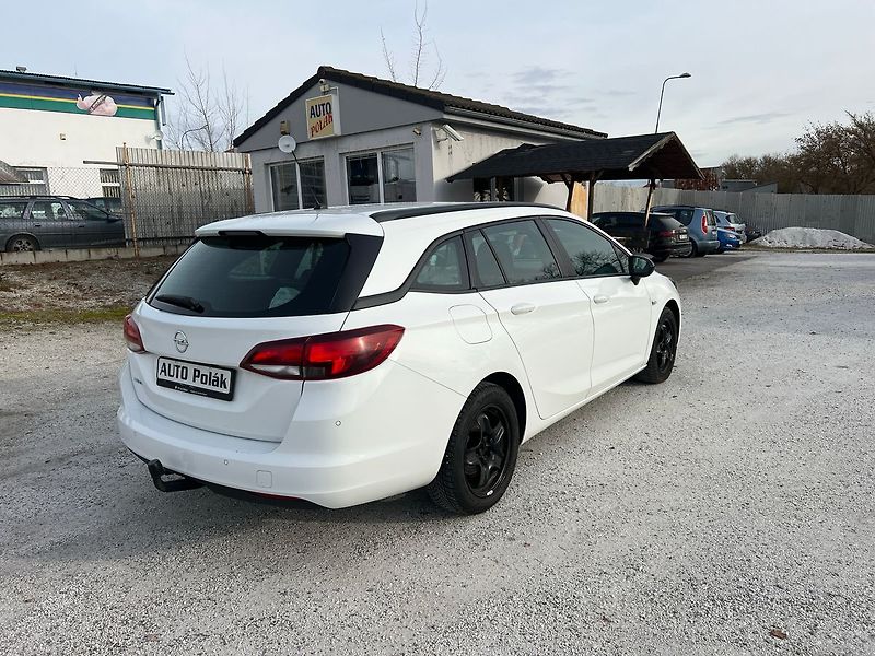 Opel Astra Sports Tourer 1.5 - fotka 10 z 14